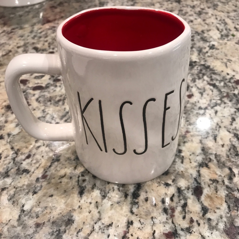 Rae Dunn hugs/kisses mug